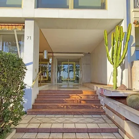 Cosy Sea Front Garden Apartment