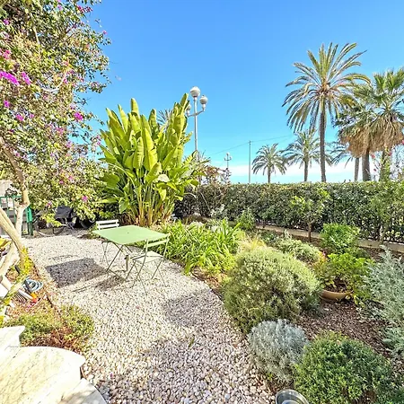 Cosy Sea Front Garden * Nice
