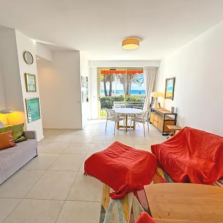 Cosy Sea Front Garden Appartement