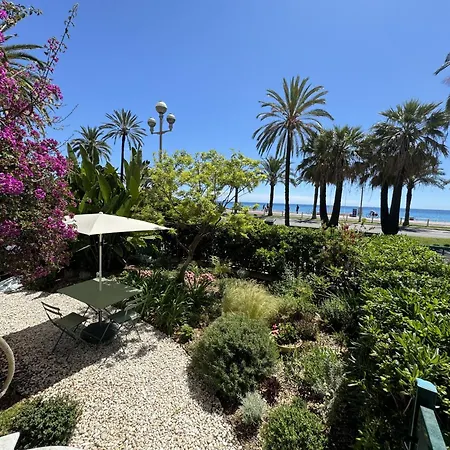 Cosy Sea Front Garden شقة *