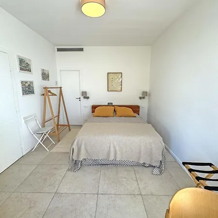 Апартаменты Cosy Sea Front Garden *