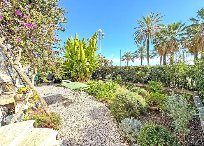 Cosy Sea Front Garden * Ницца